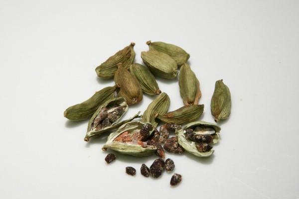 Kardemummitee - Kuinka terveellistä on Intian eksoottinen mauste kardemumman palot terveellisiä ja aromaattisia