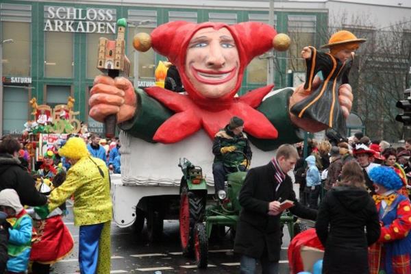 Carnival Braunschweig ruusun maanantain karnevaaliparaatti