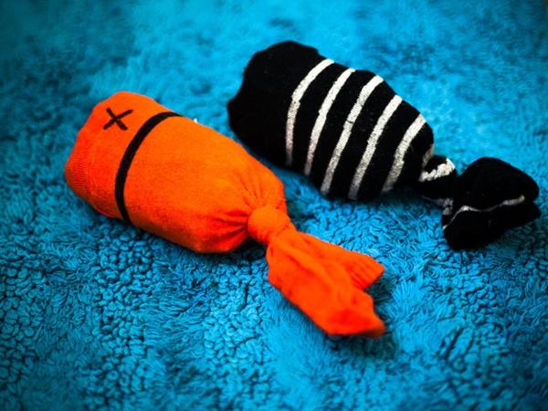 Kissan lelut tekevät sukat kaloiksi