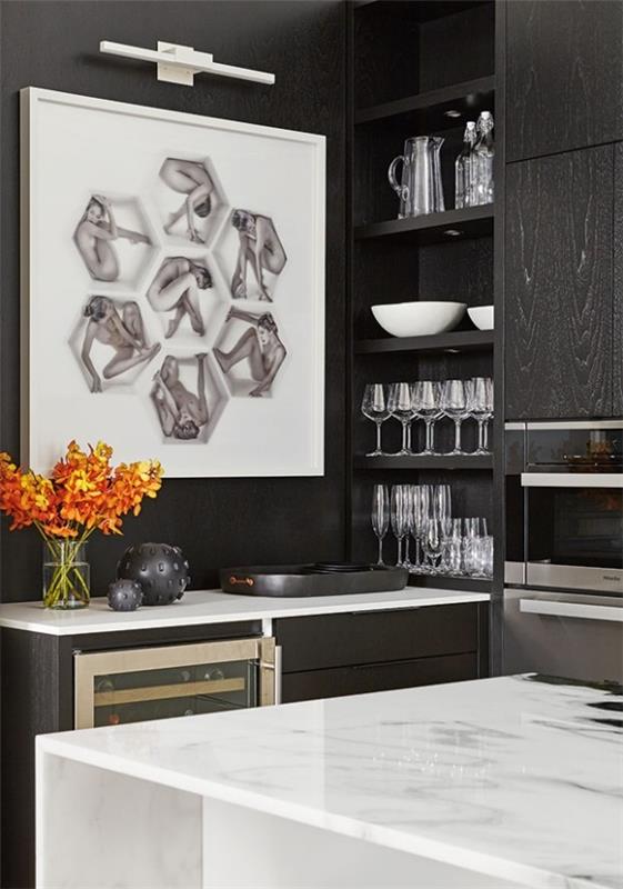Keittiön suunnittelu tummissa väreissä keittiökaapit antrasiitin harmaasta vaaleanharmaasta marmorikeittiöstä
