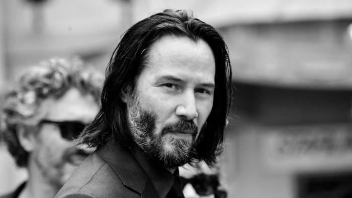 Keanu Reevesin kapinallinen esiintyminen gaalassa haluaa olla kaukana Hollywoodin glamourista