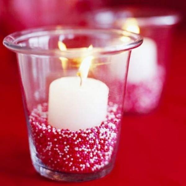 Koristele kynttilät - punainen ja valkoinen kynttiläkoriste