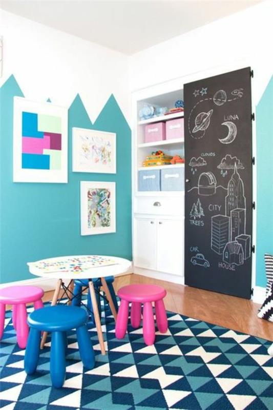 Lastenhuoneen liitutaulun väri turkoosi luova seinärakenne