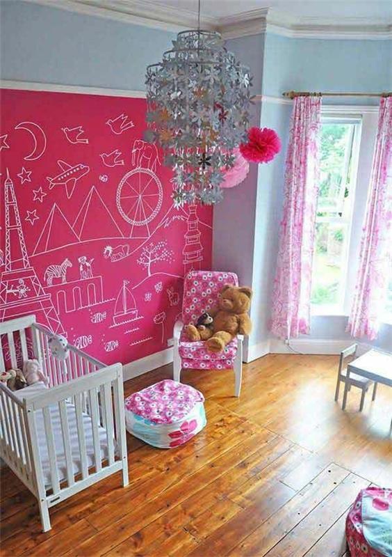 Lastenhuoneen seinän vaaleanpunainen liitutaulu maali luova seinäsuunnittelu