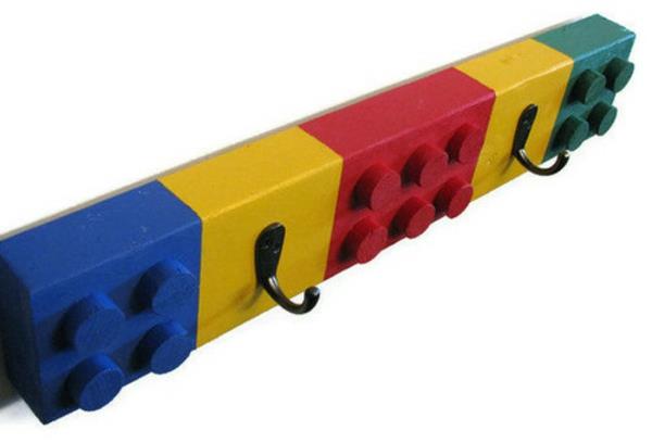 Perusta lastenhuone LEGO -tyylisiin vaatekiinnikkeisiin