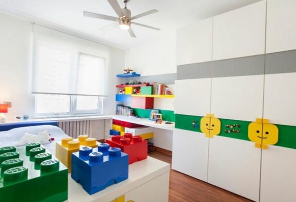 Aseta lastenhuone LEGO -tyylisiin vaatekaappeihin