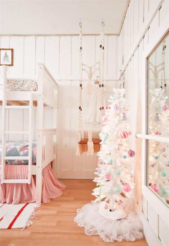 Koristele lastenhuone jouluksi, koristele pieni joulukuusihuone valkoisella ja vaaleanpunaisella