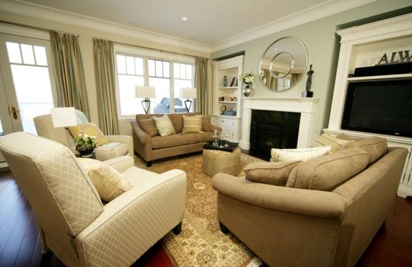 Klassiset huonekalut olohuoneeseen ylellinen takka matto seinäpeili