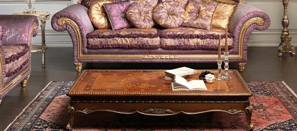 Huonekalut olohuoneen ylellisille sohvatyynyille sohvapöytä