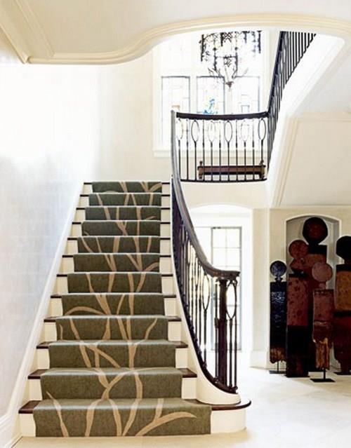 Klassinen matto kodin portaikon sisustus
