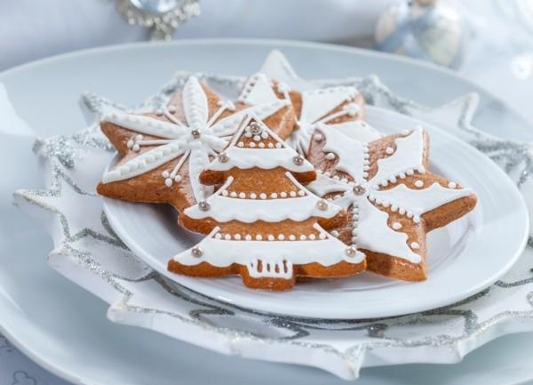 Pienen kuusipuukuvion leipominen