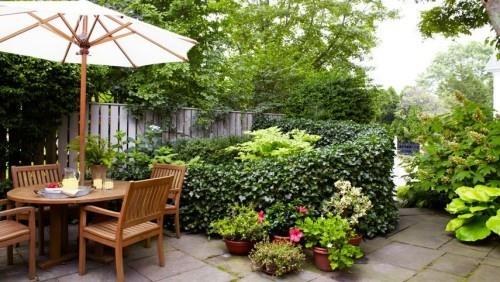 Pieni puutarhasuunnittelu Ulkokalusteet Vihreää tilaa kahvitunneille ja kokoontumisiin ulkona