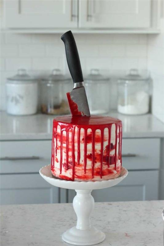 Cupcake veitsellä Halloween -kakku