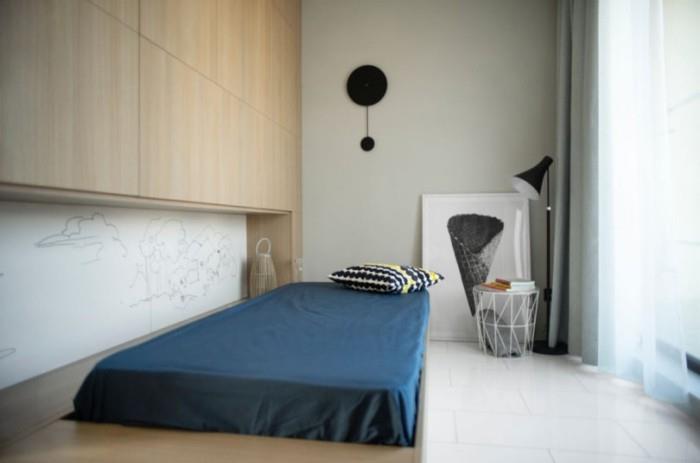 Pieni huoneisto perustaa ensimmäisen makuuhuoneen alustan patja minimalistinen erittäin käytännöllinen