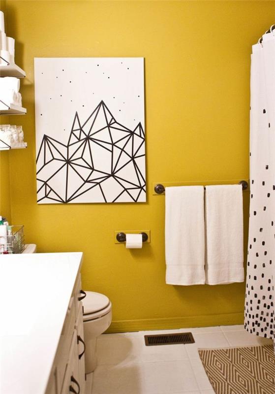 Luo pieni kylpyhuone luovilla seinäkoristeilla, joiden väri on valkoinen
