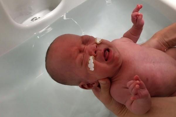 Maailman pienin vauva, joka painoi syntyessään vain 268 grammaa, menee kotiin pienin vauva menee kotiin