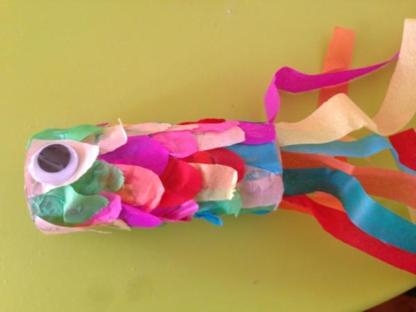Koinoborin lentävät kalat tekevät wc -paperirullia