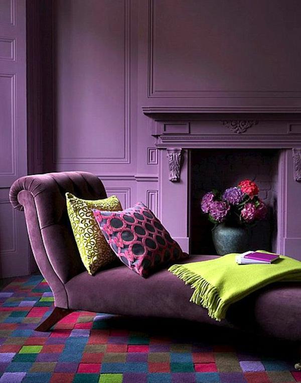 Seinävärien yhdistelmät violetit värit sänky