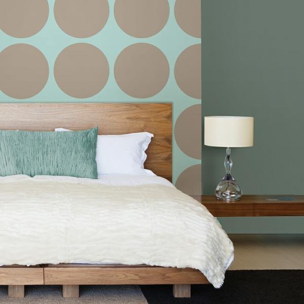 Päätyseinän värin yhdistelmät nukkuvat makuuhuoneen seinää