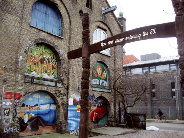 Kööpenhaminan maamerkit naapurustossa christiania sisäänkäynti