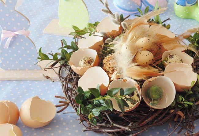 Kori kulhoilla pääsiäismunia Pääsiäisen käsityöideoita