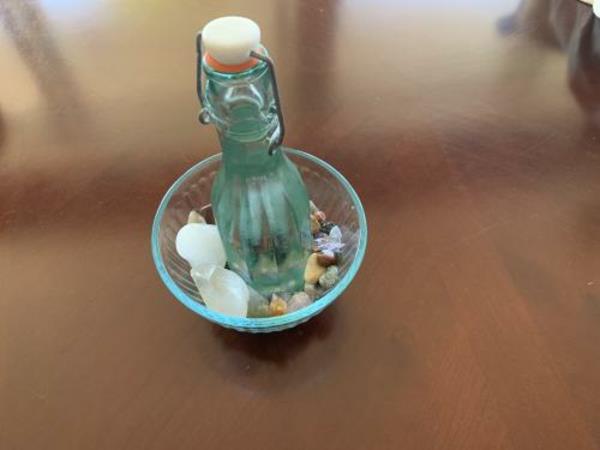 Kristallivesi pullotettua vettä lasikiteitä