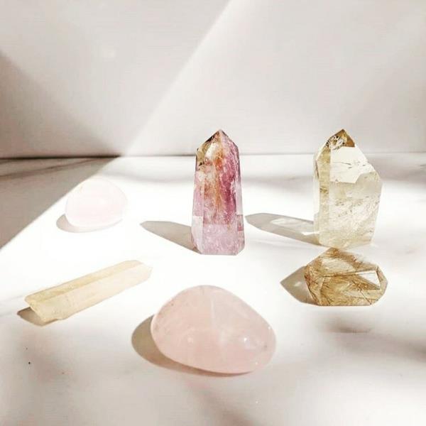 Kristalli vesi ruusukvartsi kalliokristalli