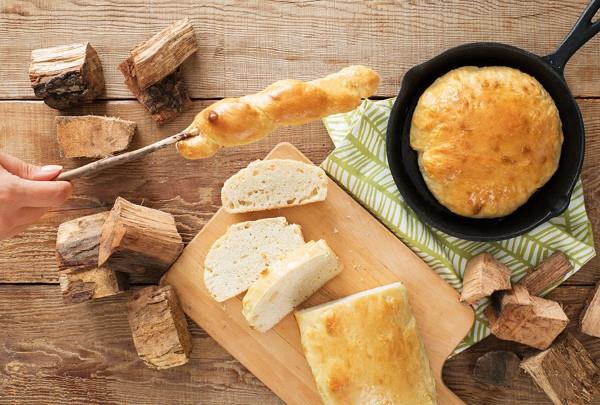 Herkullisia ja yksinkertaisia ​​tikkuleipäresepti -ideoita, jotka sopivat täydellisesti nuotion tyyppisiin leipiin eri tavoin herkullisiksi