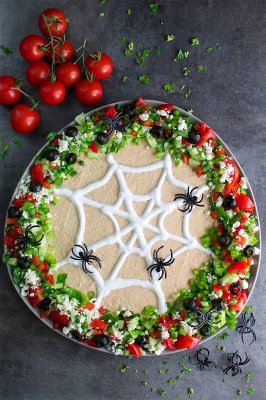Herkullisia ja nopeita Halloween -reseptejä, jotka lumovat hummus -dip -hämähäkinverkon