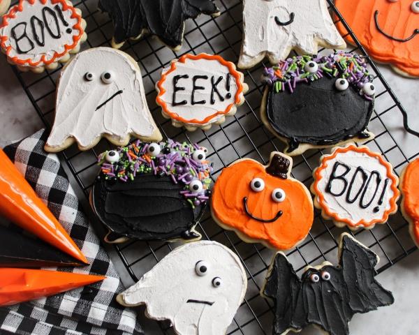 Herkullisia ja nopeita Halloween -reseptejä, jotka lumoavat keksit Halloween -koristeilla
