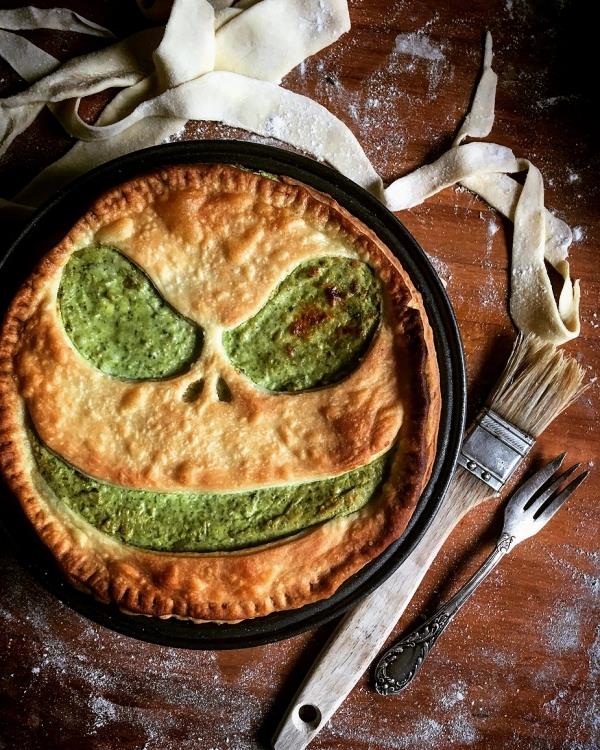 Herkullisia ja nopeita Halloween -reseptejä, jotka lumoavat tim burtonin luuranko -kasvopiirakan