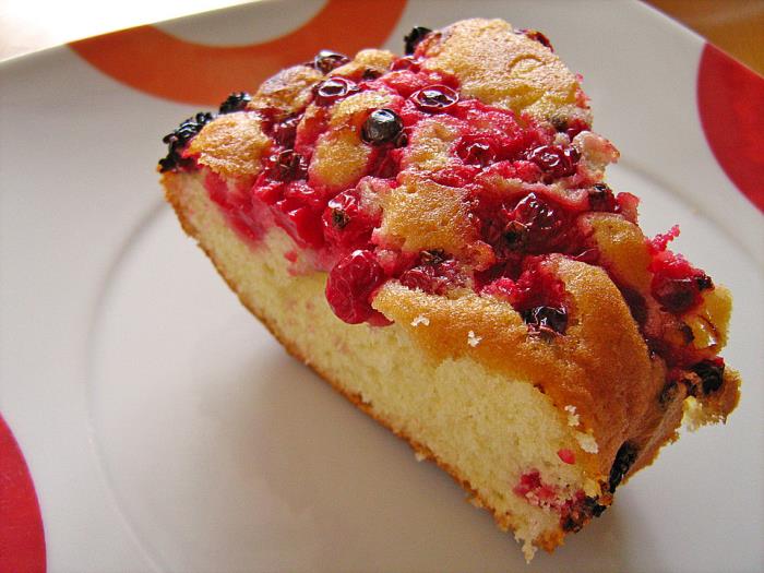 Kakkureseptit painonpudotusherukkakakulle baser -täytteellä Jokainen pala 107 kcal