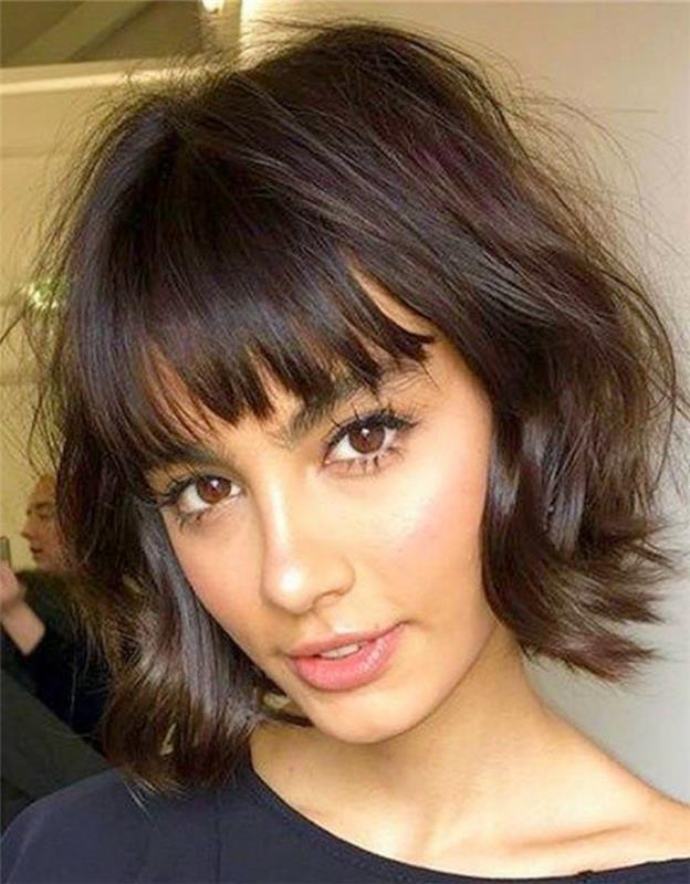 Lyhyet kampaukset hienoille hiuksille bob cut bangs classic