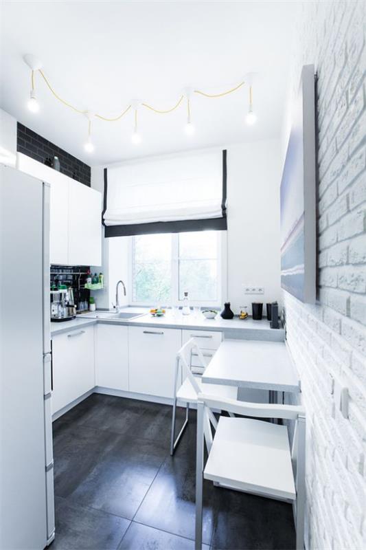 L keittiö kapea tila -ikkuna tyylikäs valkoinen keittiö design kalkittu tiiliseinä oikea