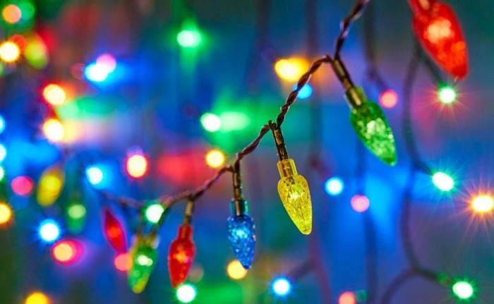 LED -jouluvalot maagisesti värikkäitä valoja