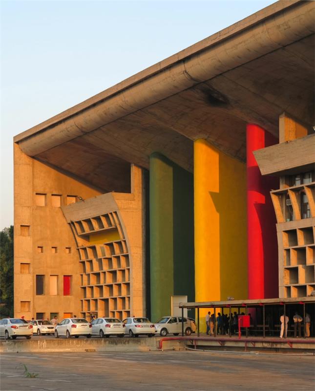 Le Corbusierin oikeuspalatsi Intiassa