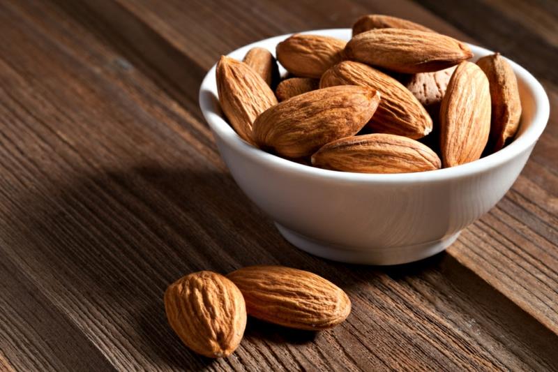 Ruoat, jotka polttavat rasvaa mantelit terveellisiä pähkinöitä