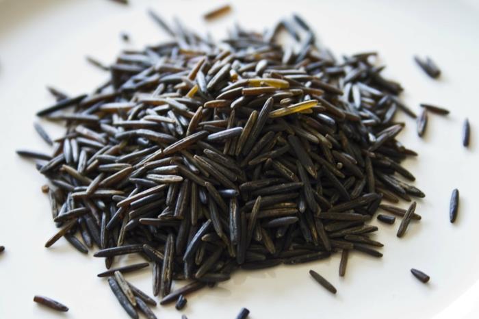Luonnollisia täysjyväruokia, joissa on magnesiumia