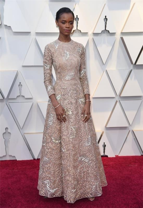 Letitia Wright näytti myös satumaiselta ja erittäin tyylikkäältä tässä Dior -iltapuvussa.