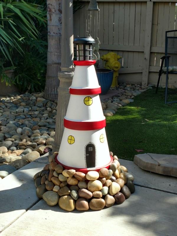 Lighthouse tinker - luovia ja yksinkertaisia ​​ideoita sisustamiseen merelliseen tyyliin punaisen ja valkoisen koristepuutarha -ideoita