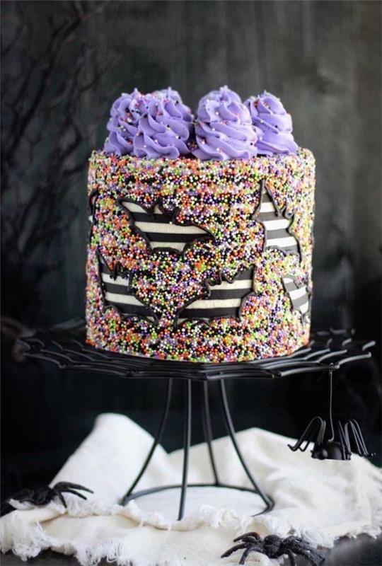 Violetit kermapallot - Halloween -kakku
