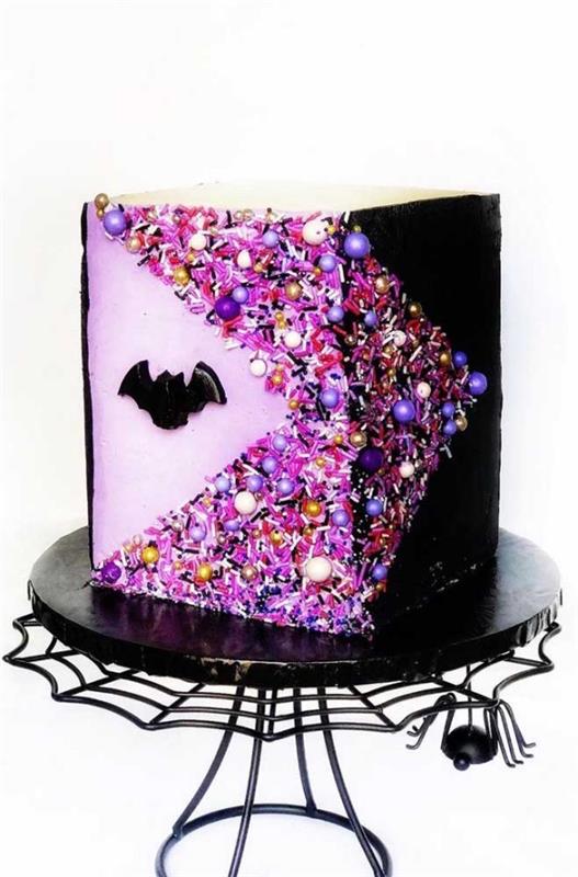 Violetti ja musta Halloween -kakku