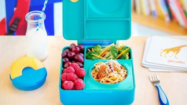 Lounaslaatikko lapset järjestävät terveellistä syömistä sormiruokaa lounaslaatikko