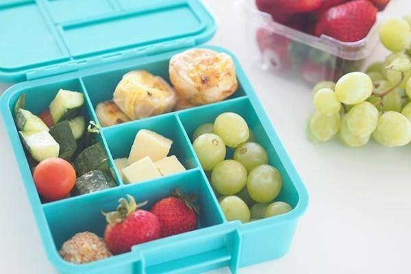 Lounaslaatikko lapsille terveellinen lounas rypäleen sormenruoka luovasti