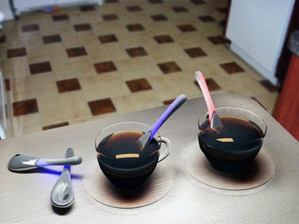 Hauskat keittiöapulaiset ja keittiövälineet ovat käytännöllisiä