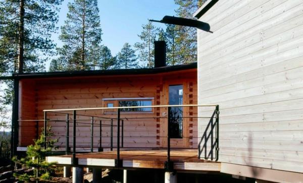 Ylellinen Villa Valtanen istuttaa parvekeovi -ikkunan