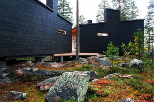 Ylellinen Villa Valtanen istuttaa tummia puulevyjä