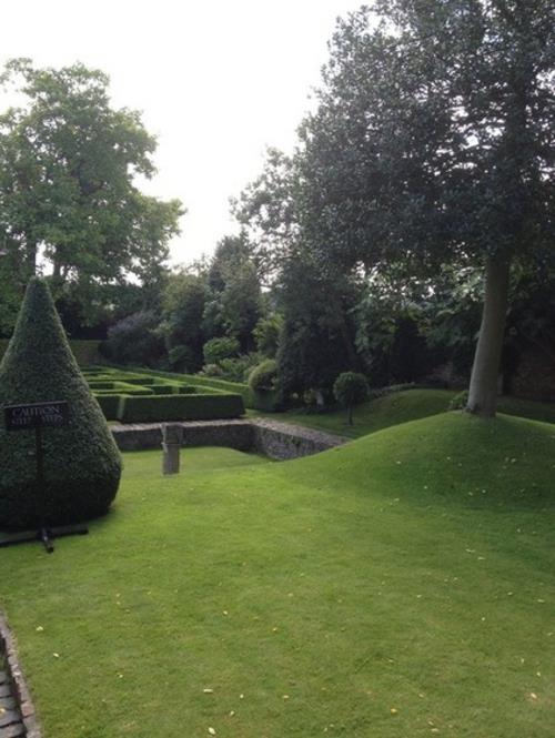 Maaginen englantilainen kaupunkipuutarhan suunnittelu puutarhataide vihreä