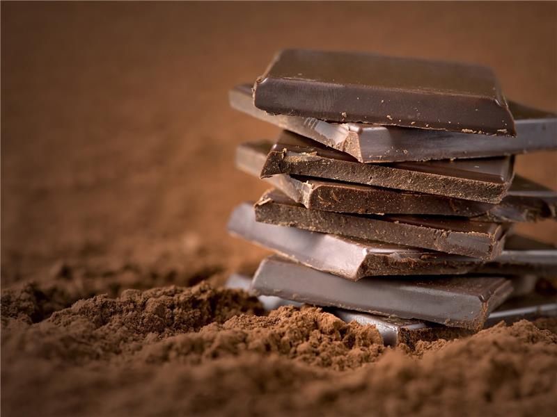 Ruoat, jotka sisältävät runsaasti magnesiumia, syövät tummaa suklaata illalla, ovat sallittuja