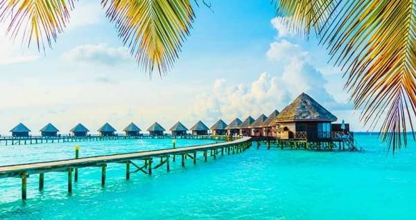 Malediivit matkustavat